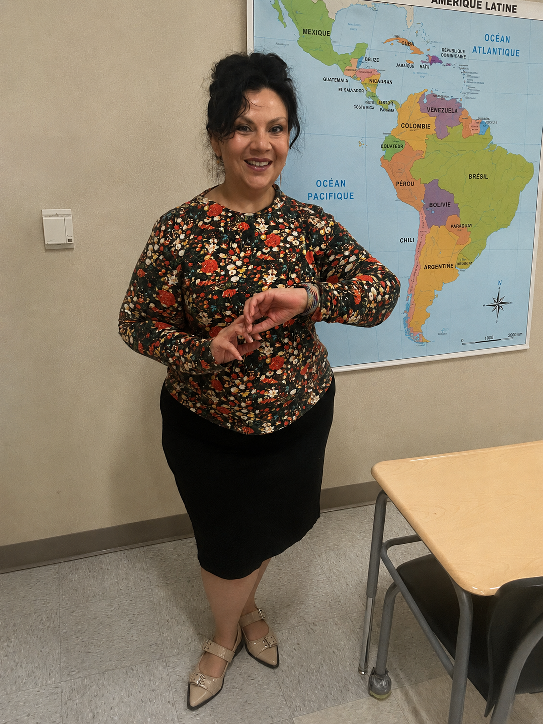 Profe Tostado in front of the Latin America map